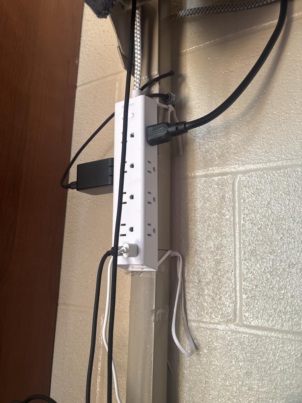 Surge Protector Power Strip - 10 FT Extension Cord with 12 AC Outlets 4 USB customer photo 2