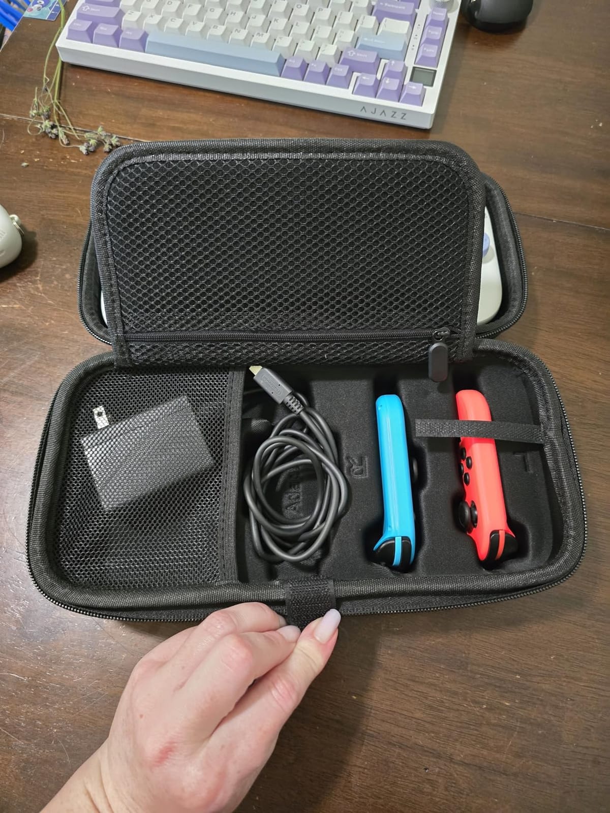 Switch Carrying Case Compatible with Nintendo & OLED, Portable Switch Travel Carry Case Fit for Joy-Con and Adapter, Hard Shell Protective OLED Pouch Bag with 20 Games, Red For N DS Cases & Storage customer photo 2