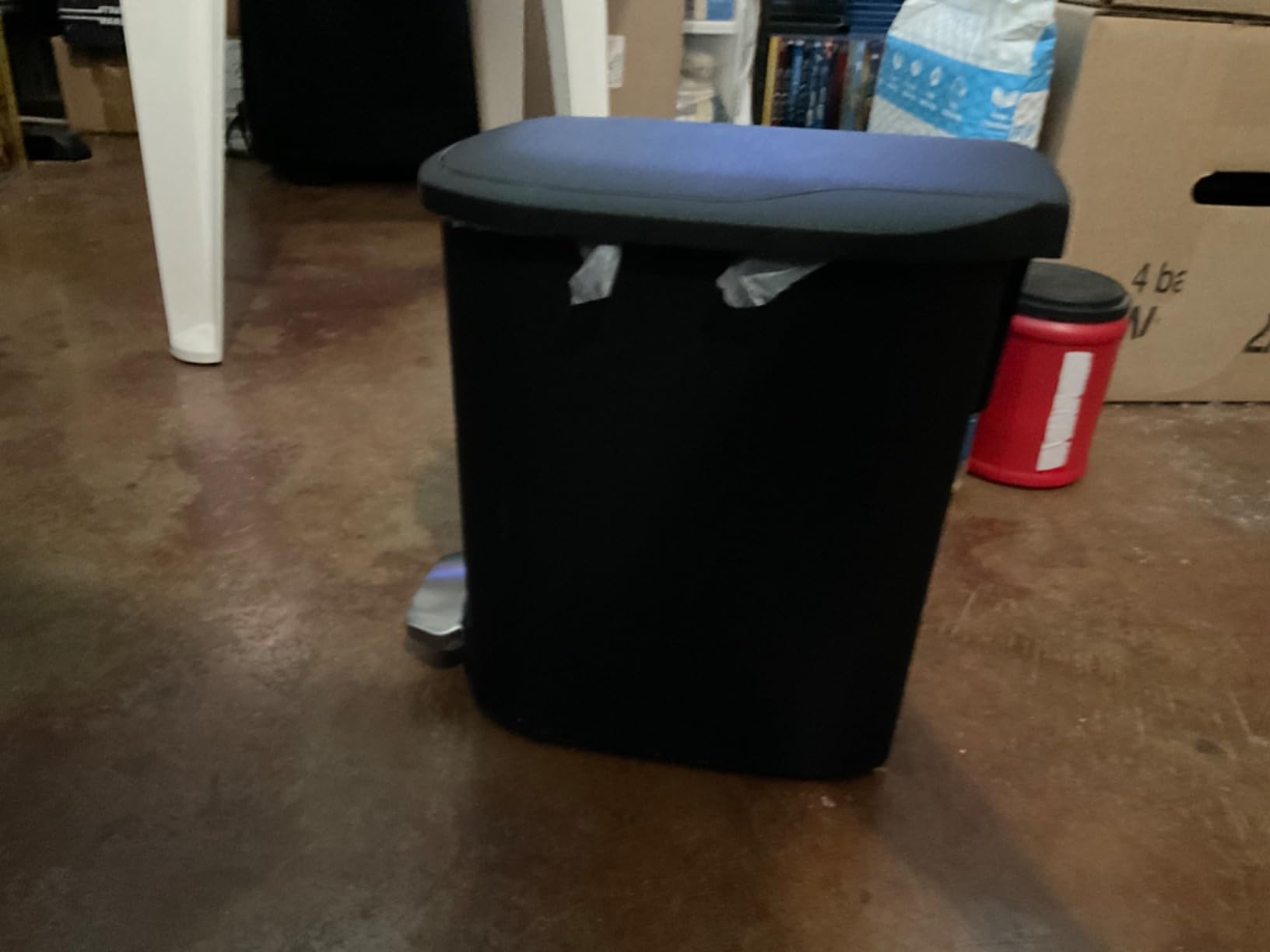 Amazon Basics Compact Plastic Bathroom Trash Can with Soft-Close Lid, Hands-Free Foot Pedal, Removable Inner Bucket, 6L / 1.6 Gallon, Black customer photo 1