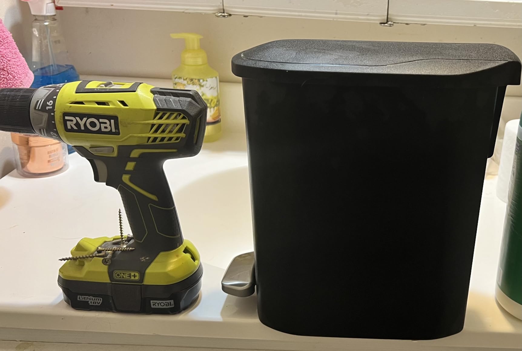 Amazon Basics Compact Plastic Bathroom Trash Can with Soft-Close Lid, Hands-Free Foot Pedal, Removable Inner Bucket, 6L / 1.6 Gallon, Black customer photo 2
