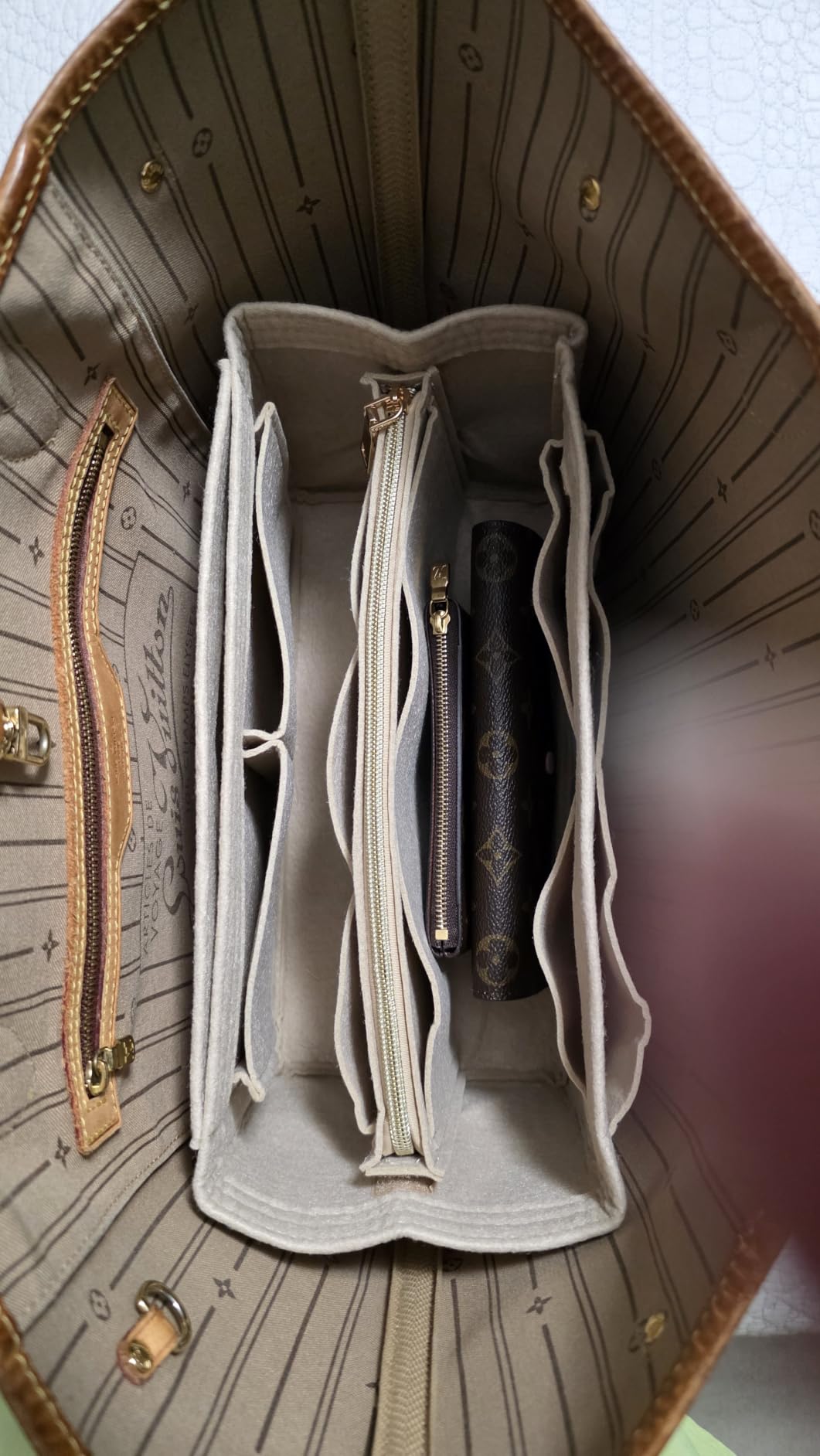 OPPOSHE Purse Organizer Insert for Handbags, Softened Felt Bag Insert Organizer for Tote, Compatible with LV, Coach, MK, Kate Spade, Goyard, Longchamp (Beige, Medium) customer photo 2