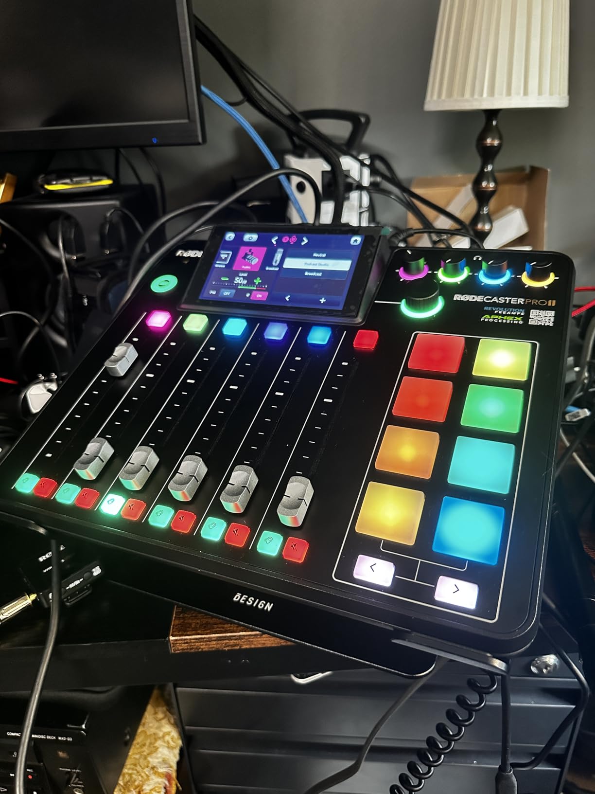 RØDE RØDECaster Pro II All-in-One Production Solution for Podcasting, Streaming, Music Production and Content Creation,Black customer photo 2