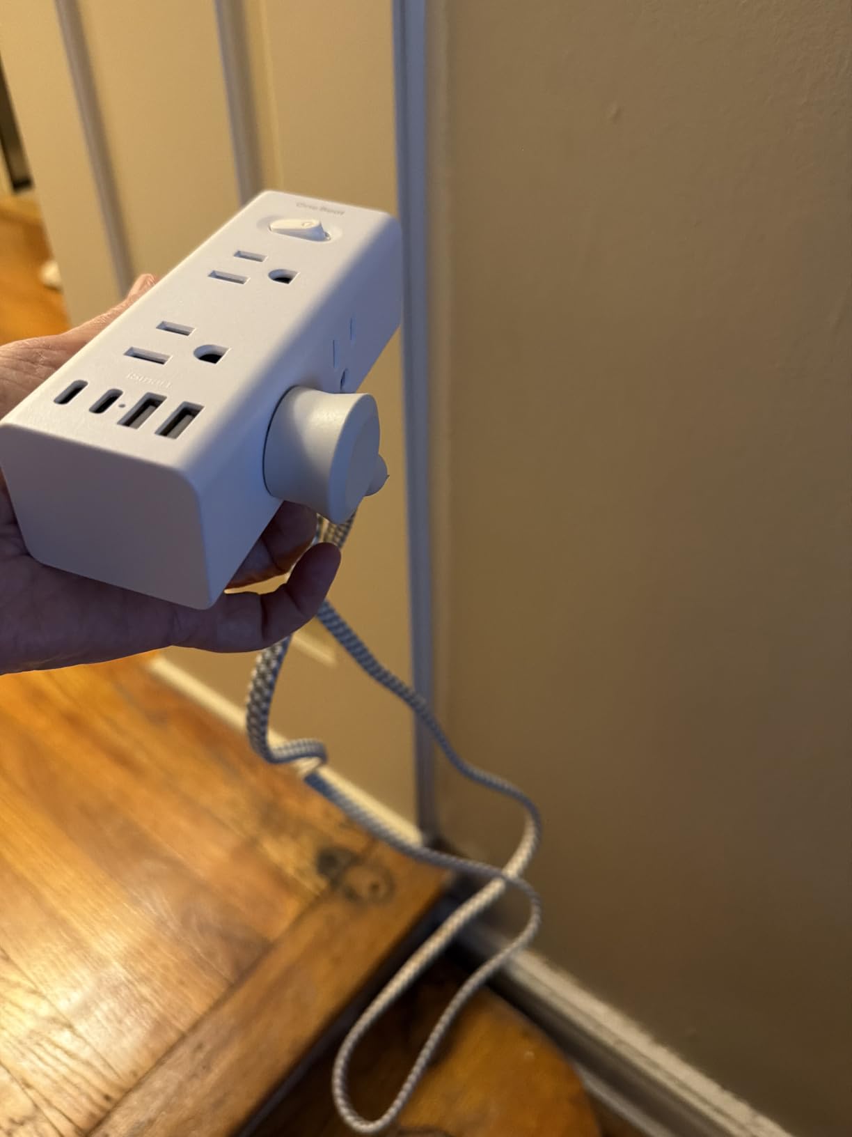 One Beat Surge Protector Power Strip, 5 Ft Flat Plug Extension Cord, 900J customer photo 1