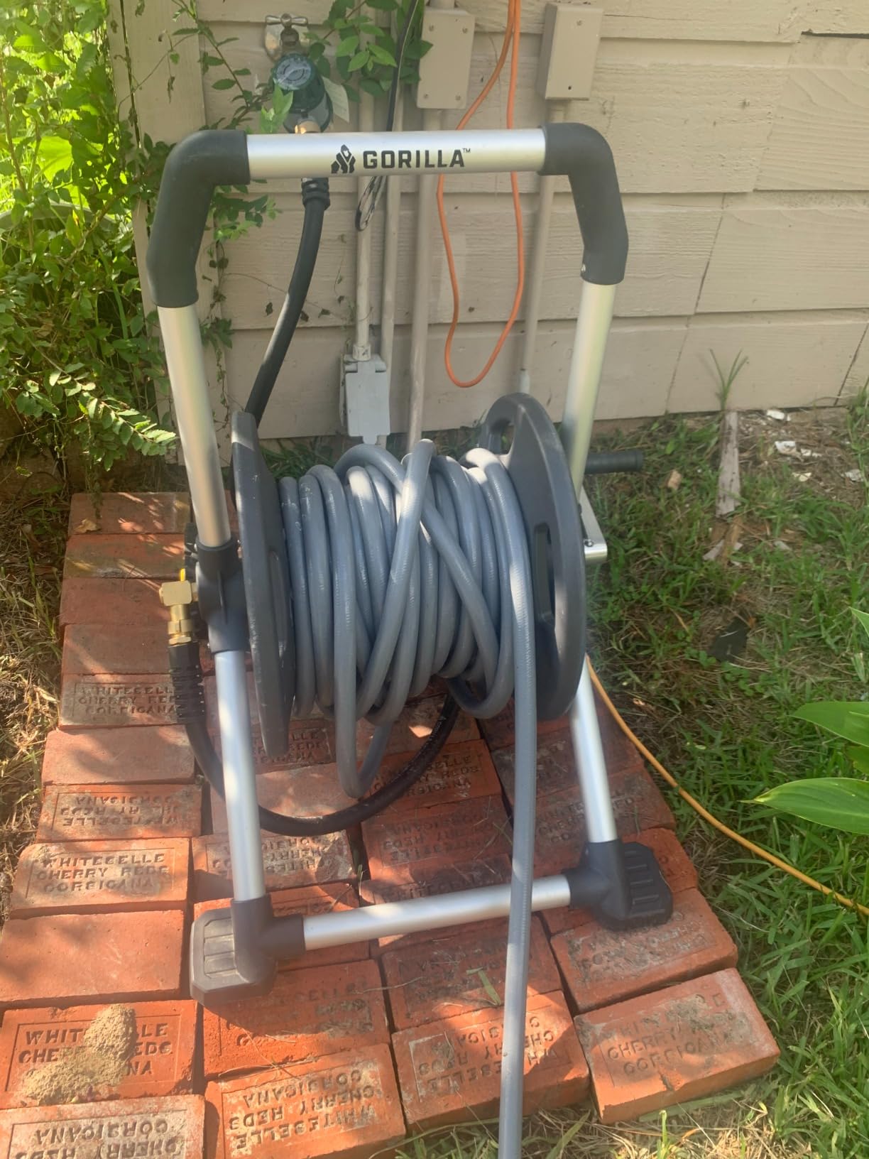 Gorilla GRS-200H Aluminum Garden Hose Reel, 200 Ft, No-Leak Brass Fittings | Rust-proof frame, Smooth winding hose guide, Upright comfort handle, Stable wide base, Durable construction for outdoor use customer photo 2