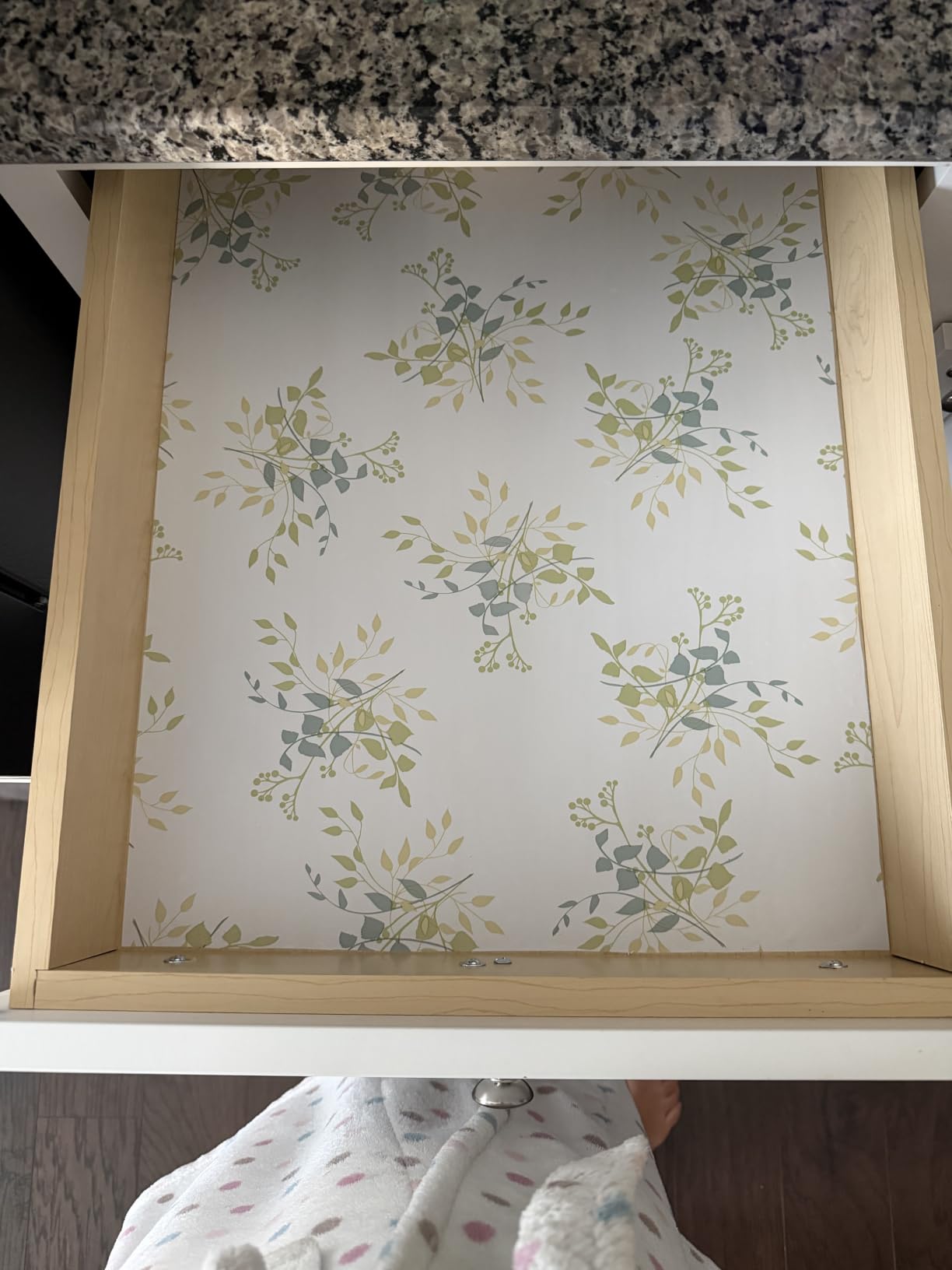 Con-Tact Brand Creative Covering, Self-Adhesive Shelf Liner, Multi-Purpose Vinyl Roll, Easy to Use and Apply, 18'' x 16', English Rose Blue customer photo 1