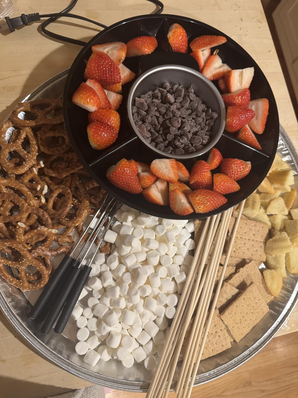 Kusini Electric Fondue Pot Set – Chocolate Fondue Kit - Temperature Control customer photo 1