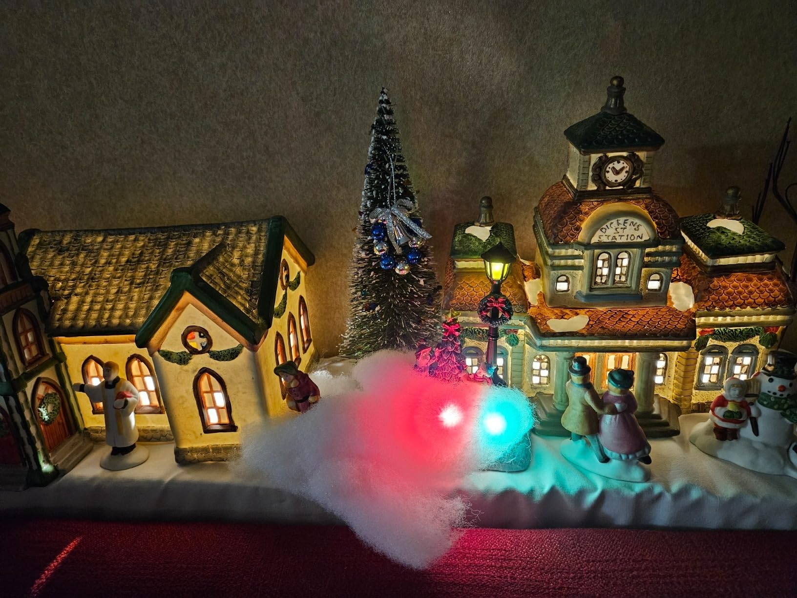 Karenhi 2 Pcs Christmas Village Set with LED Light Figurines,Rustic Style customer photo 1