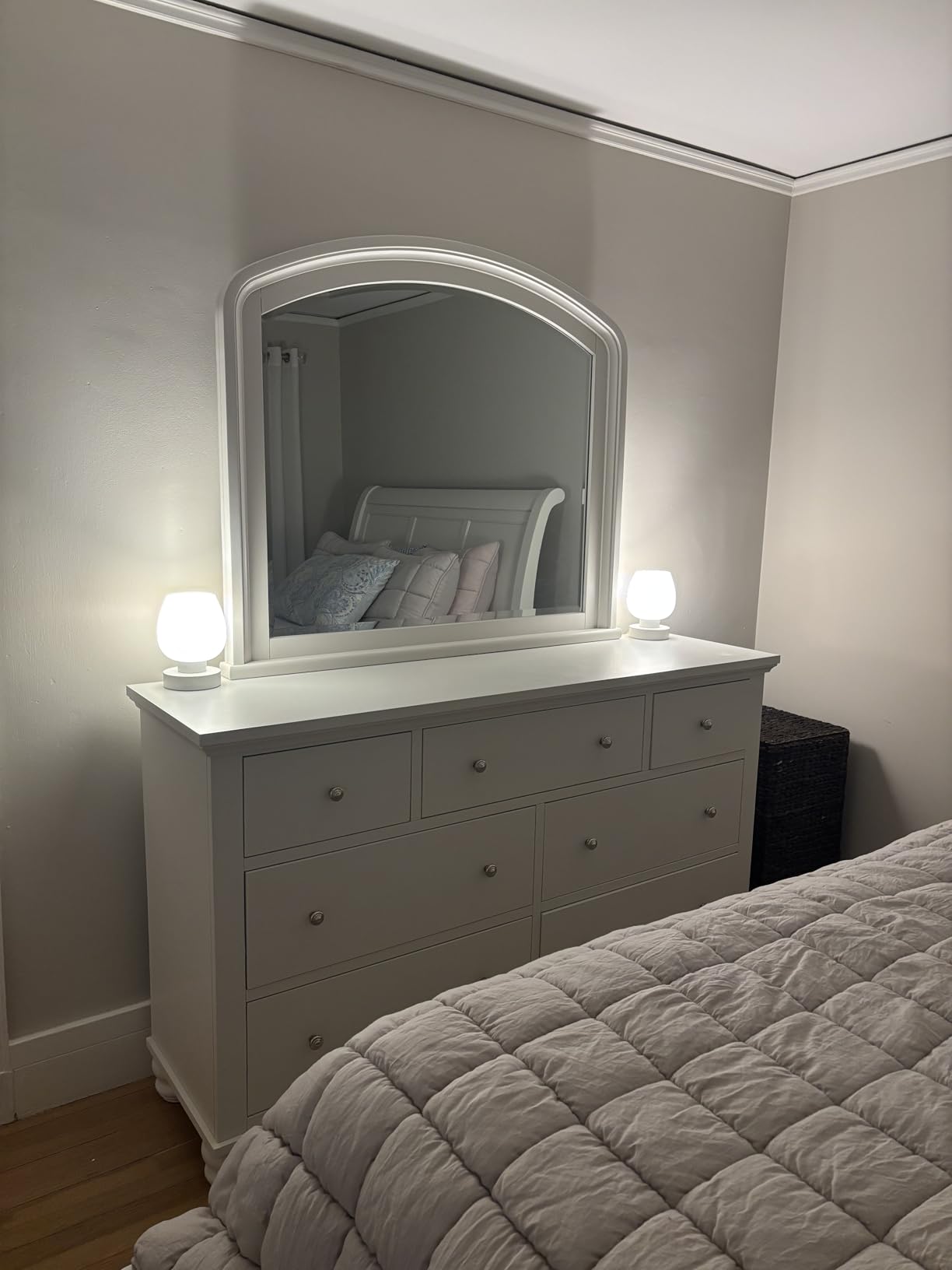 ONEWISH Small Bedside Lamp for Bedroom, 3-Way Dimmable Touch Control, 600 Lumen Bright Opal Glass Shade, 7.5 Inch Ultra Compact Nightstand Lamp, Warm White 2700K LED Bulb Included, Modern Design customer photo 1