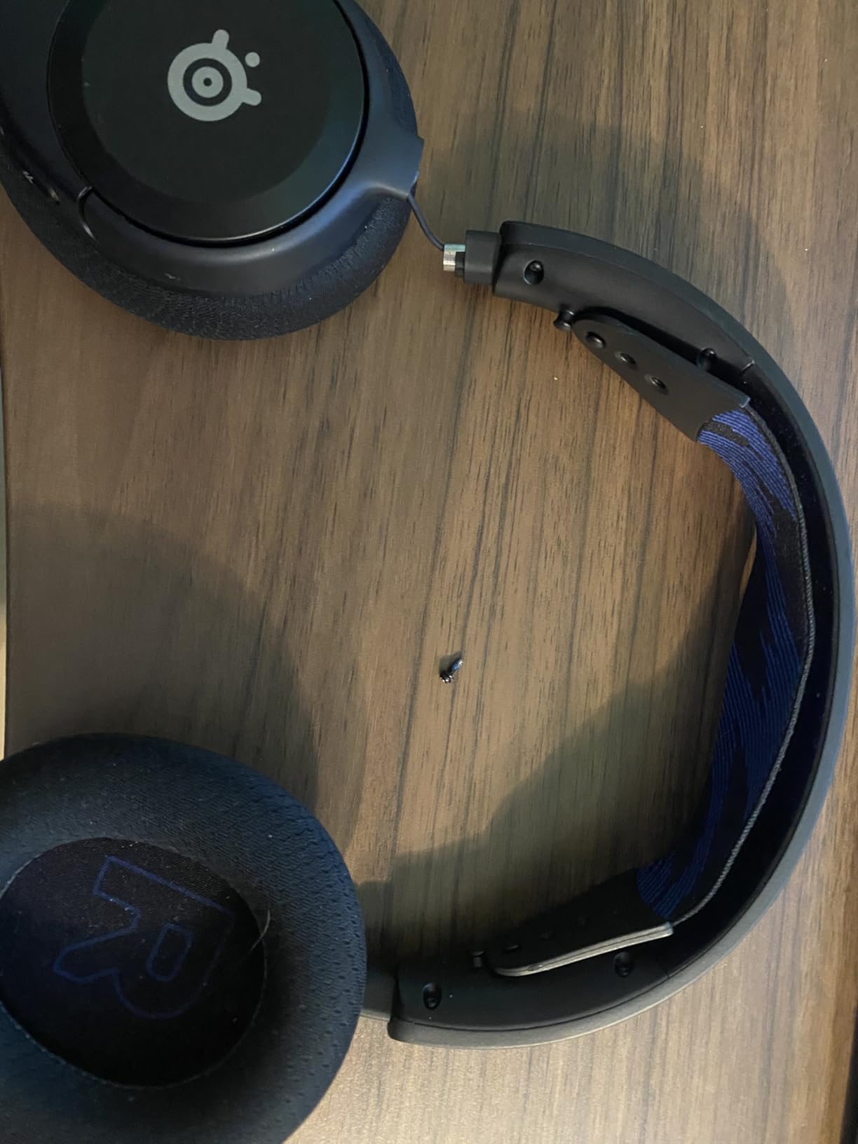 SteelSeries Arctis Nova 1P Multi-System Gaming Headset — Hi-Fi Drivers — 360° Spatial Audio — Comfort Design — Durable — Lightweight — Noise-Cancelling Mic — PS5/PS4, PC, Xbox, Switch - White customer photo 1