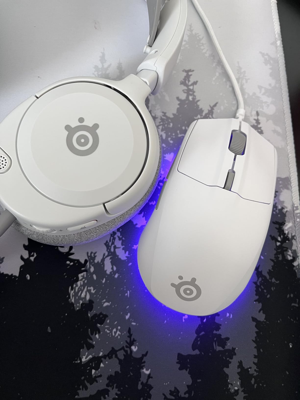 SteelSeries Arctis Nova 1P Multi-System Gaming Headset — Hi-Fi Drivers — 360° Spatial Audio — Comfort Design — Durable — Lightweight — Noise-Cancelling Mic — PS5/PS4, PC, Xbox, Switch - White customer photo 2