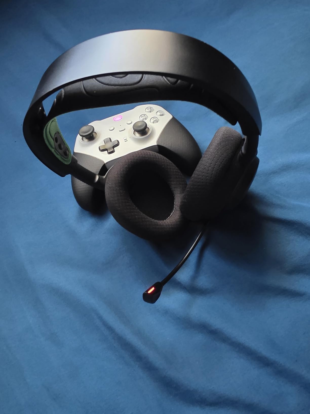 SteelSeries Arctis Nova 7X Wireless Multi-Platform Gaming Headset — Neodymium Magnetic Drivers — 2.4GHz+Bluetooth — 38Hr USB-C Battery — AI Mic — Xbox Series X|S, PC, PS5, Switch, VR, Mobile - Black customer photo 2