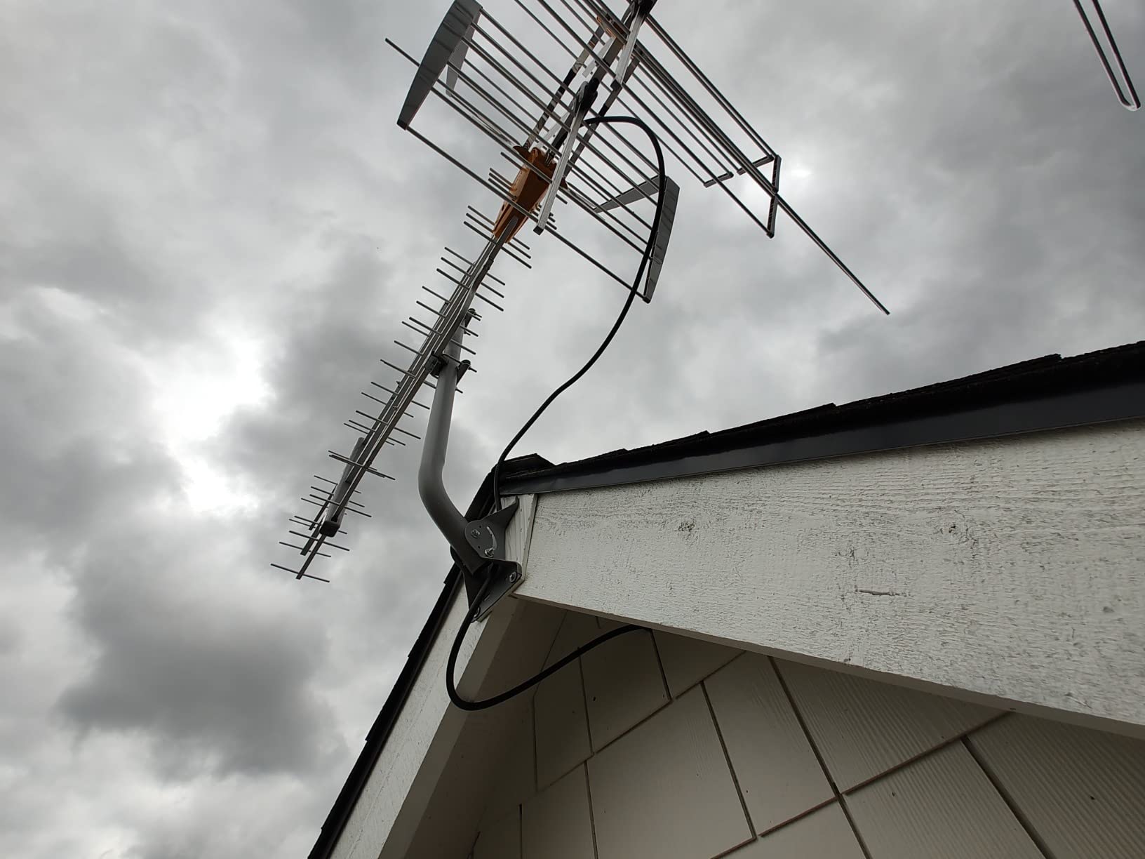 Televes DAT BOSS Mix LR 148383 Full-Band HDTV Antenna, Long-Range Low VHF/High VHF/UHF Reception with TForce BOSS Amplifier, FM & LTE/4G/5G Filtering, Up to 100 mi, Made in Spain customer photo 2