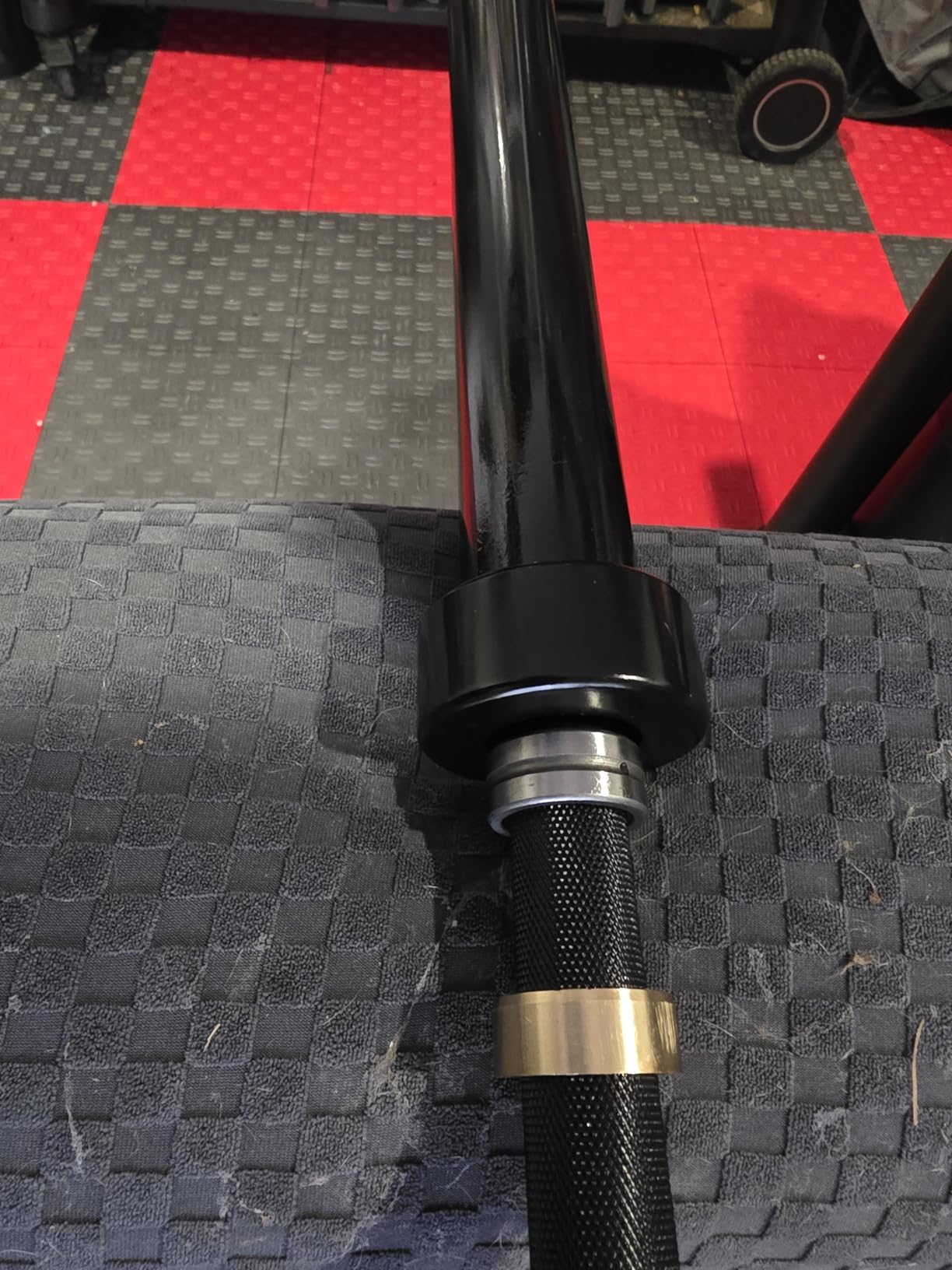 LIONSCOOL 7FT Olympic Barbell 2” Bar for Strength Training Weightlifting | 700/1000/1500lbs Weight Capacity, 2-Inch 40/45lbs Black, Silver, Red, Chrome Power Lifting, Squat, Deadlift, Presses, Row Bar customer photo 2