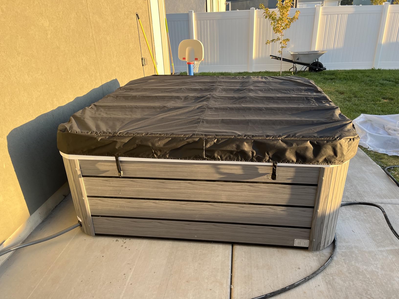 Comfort Hot Tubs - Hot Tub Spa - Seats 5-6 People - 51 Jets - Standard Heavy Duty Flip Cover, Water Fountains, Ozonator, LED Lights, Headrests, and More customer photo 1