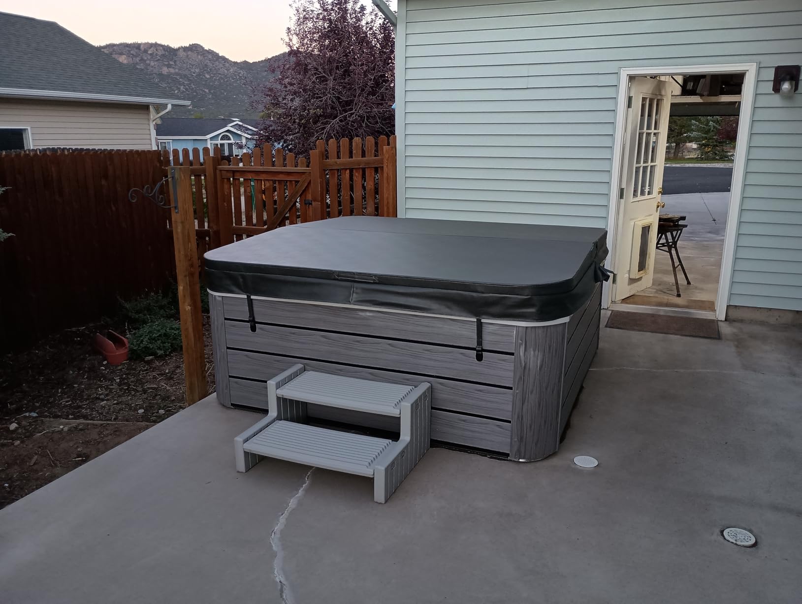 Comfort Hot Tubs - Hot Tub Spa - Seats 5-6 People - 51 Jets - Standard Heavy Duty Flip Cover, Water Fountains, Ozonator, LED Lights, Headrests, and More customer photo 2