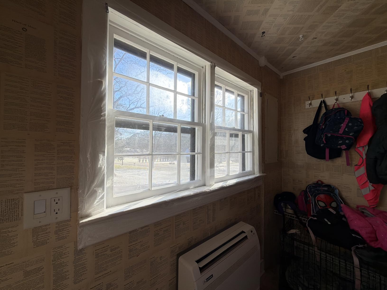 Duck Brand Winter Window Insulation Kit – Window Seal Rolled Shrink Film Covers Up to 15 3’ x 5’ Windows – Window Tape Included – Easy Indoor Installation - Clear - 15-Pack (288069) customer photo 1
