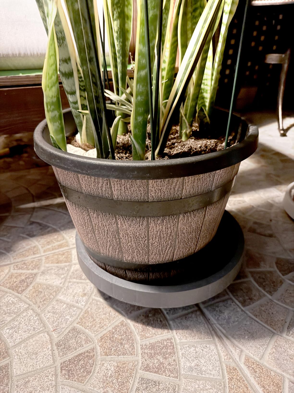 Quarut Plant Pots Set of 4 Pack 12 inch,Large Whiskey Barrel Planters with Drainage Holes & Saucer.Plastic Flower Pots Imitation Wine Barrel Design, for Indoor & Outdoor Garden Home Plants (Brown) customer photo 2