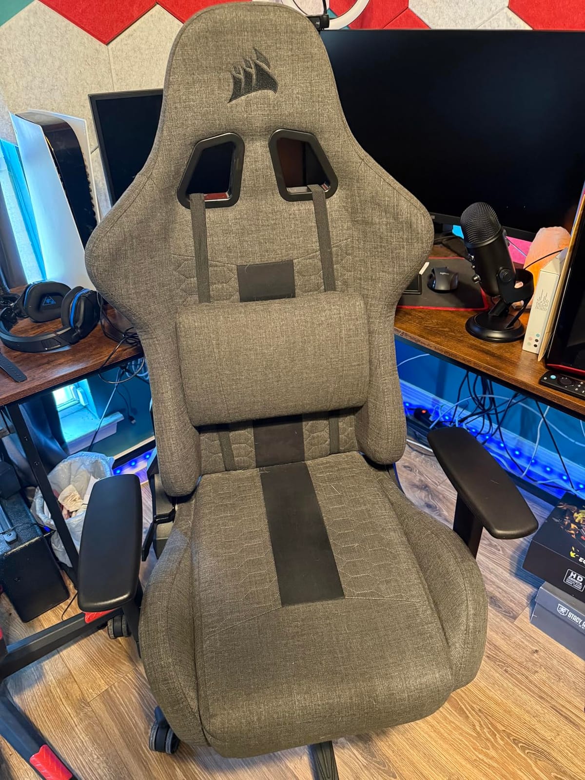 Corsair TC100 Relaxed Gaming Chair - Fabric - Racing-Inspired Design - Lumbar Pillow - Detachable Memory Foam Neck Pillow - Adjustable Seat Height - Adjustable Armrests - Gray and Black customer photo 1