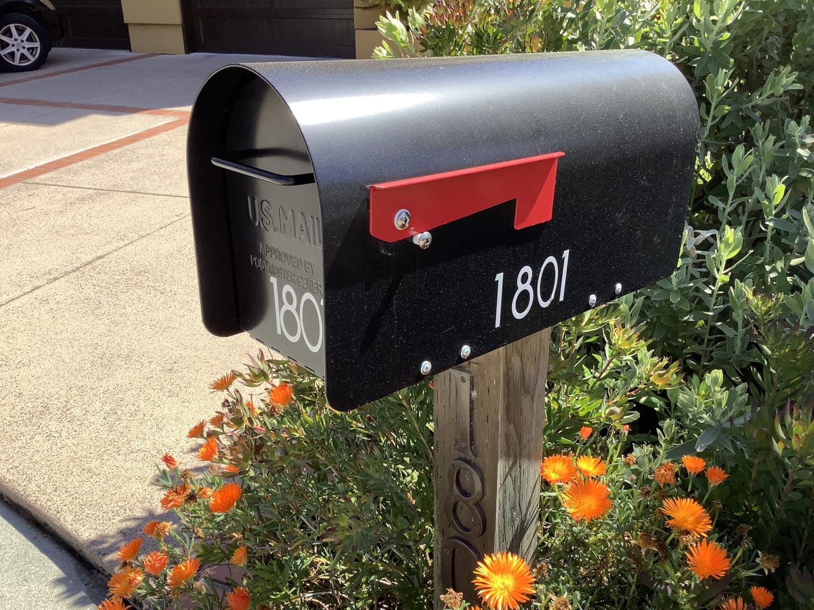 Architectural MAILBOXES Ironside Large Capacity Galvanized Steel black, Post-Mount Mailbox, MB801BAM, Metal, Black customer photo 1