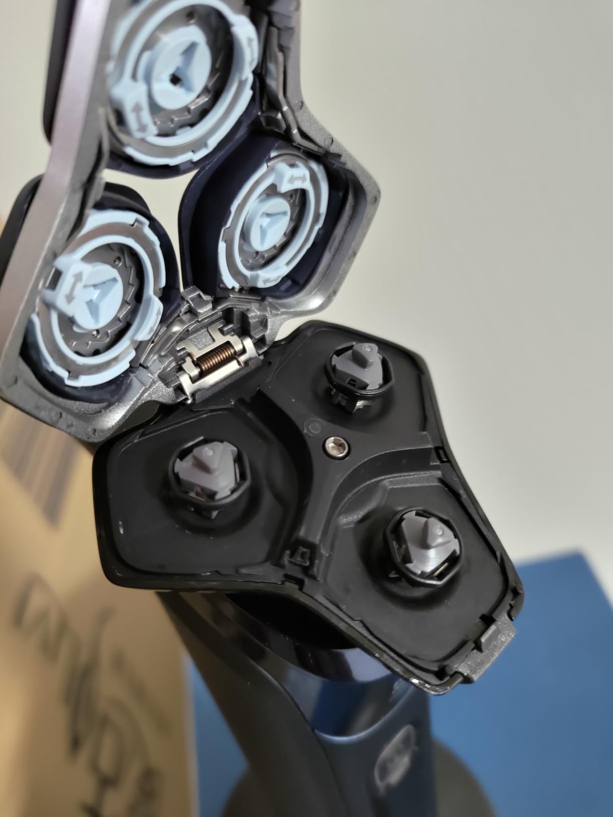 Philips Norelco 7800 Electric Shaver, Black | 45 SteelPrecision Blades, SenseIQ Technology, Nano SkinGlide coating, 360° Flexible Heads, Charging Stand, S7885/85 customer photo 2