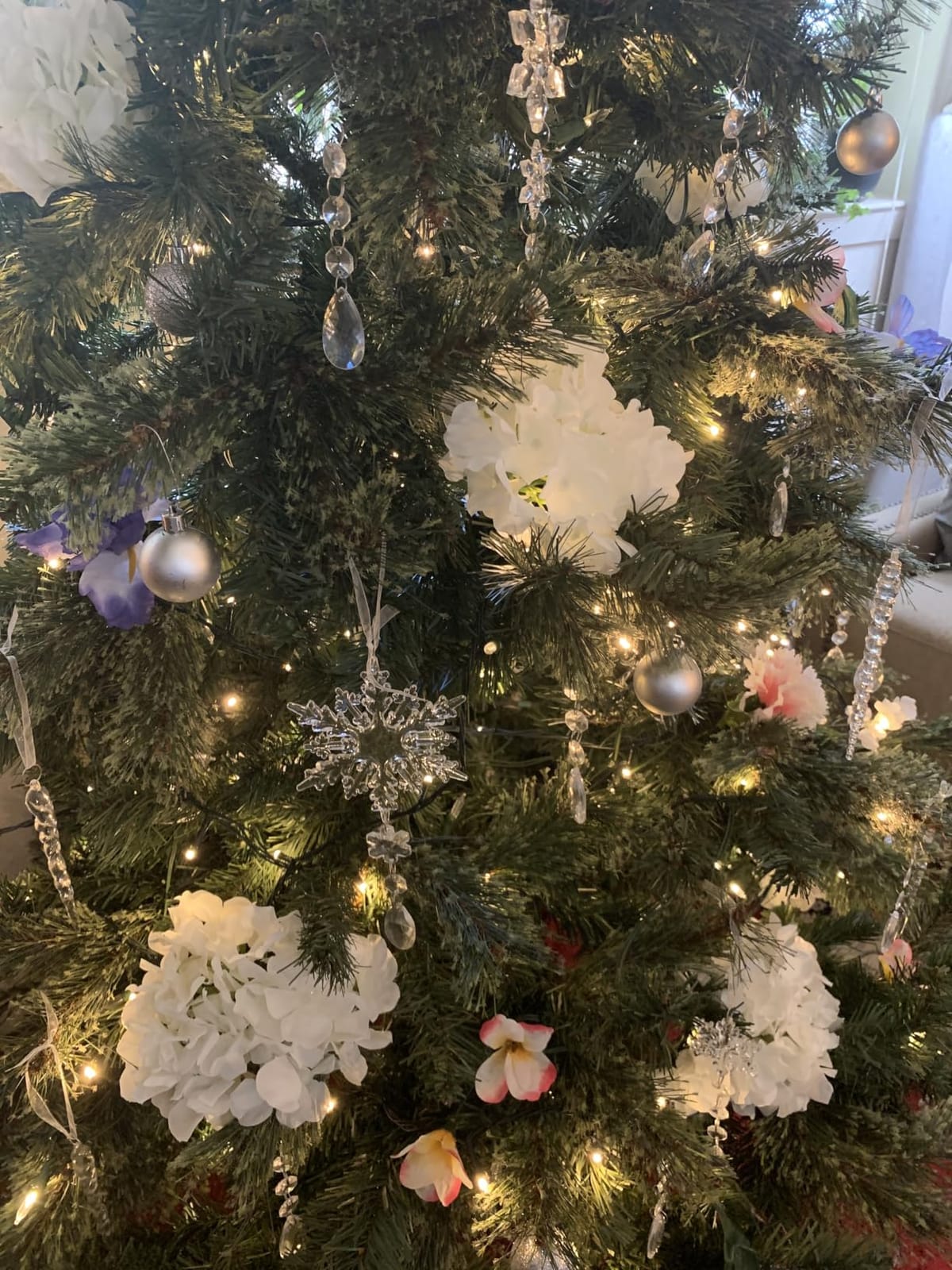 Jishi 30pk Snowflake Crystal Christmas Ornaments for Tree Decorations, Hanging Clear Acrylic Snowflake Ornaments for Christmas Tree Indoor Home Decor, Snow Flake Stars Winter Wonderland Party Supplies customer photo 2