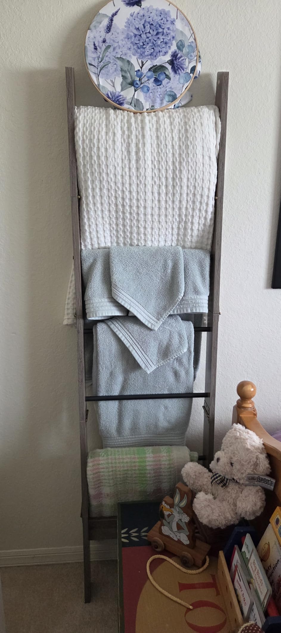 Hzuaneri Blanket Ladder Decorative Quilt Rack with 4 Removable Hooks customer photo 1