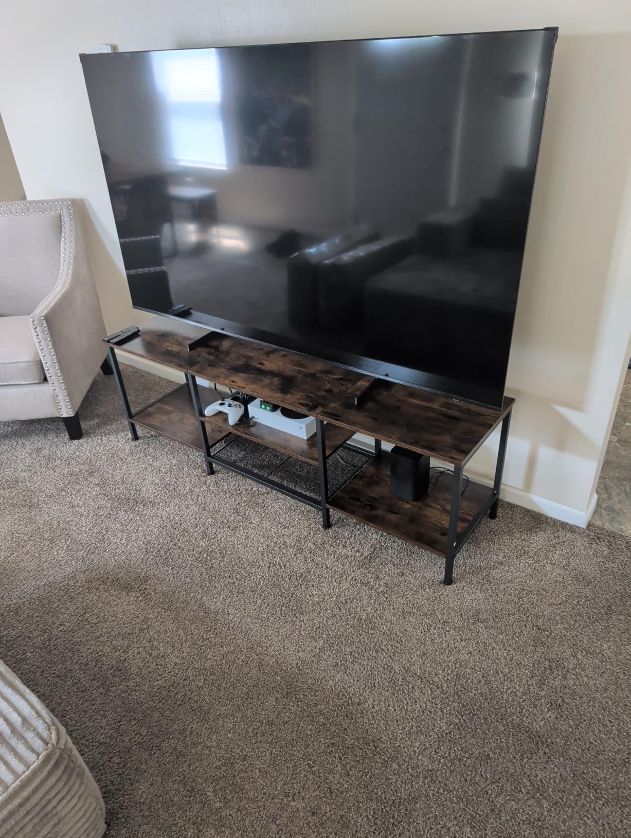 HOOBRO TV Stand with Power Outlets to 75 Inches, TV Console Table with Open Storage Shelves Cabinet, Industrial Media Entertainment Center for Living Room Bedroom, Rustic Brown and Black BF80DS01 customer photo 1