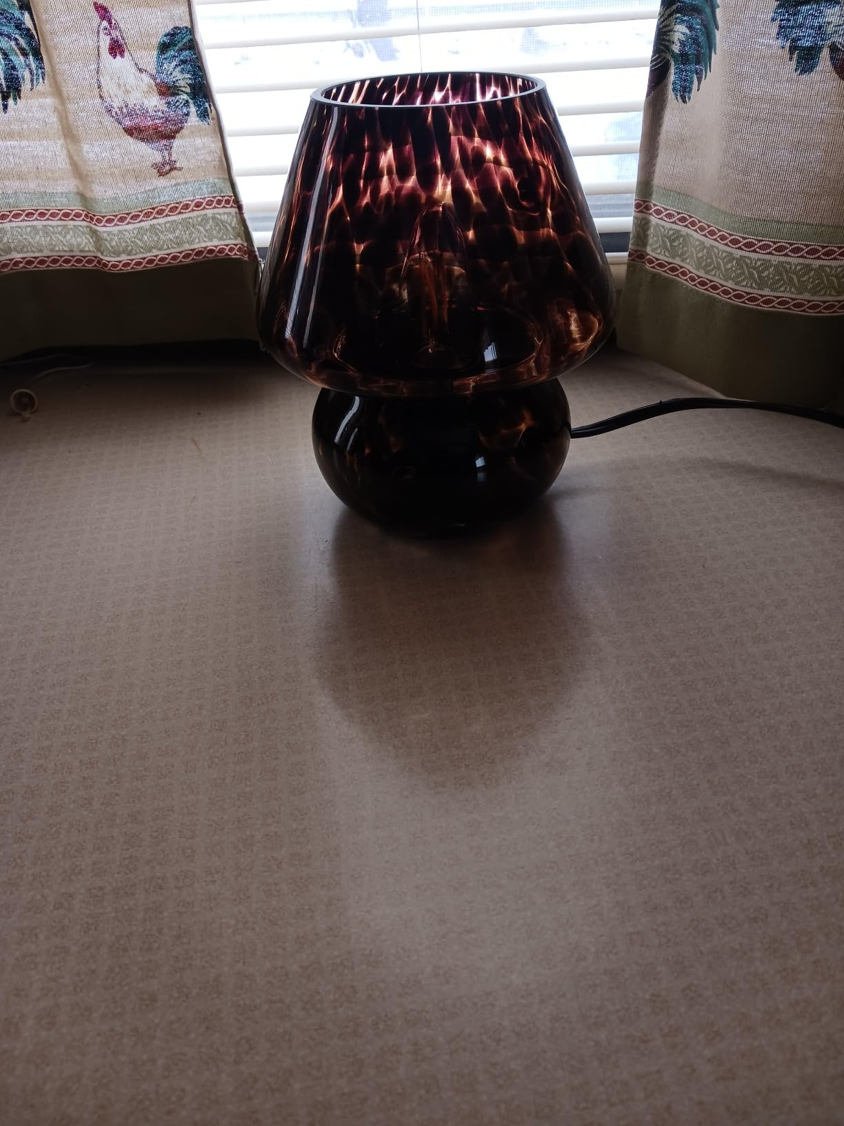 ONEWISH Mushroom Lamp Small Vintage Table Lamp for Bedroom Nightstand, Bedside Lamp Translucent Glass Stepless Dimmable, Murano Aesthetic Home Decor for Living Room Kitchen customer photo 1
