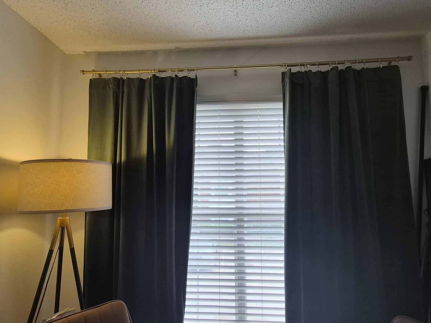 WeeksEight 44 Pack White Curtain Rings with Clips, Curtain Hooks Hangers Clip Rings for Hanging Drapes Bows Hat, Drapery Rings 1 in I D, Fits up to 5/8 in Diameter Curtain Rod. customer photo 2