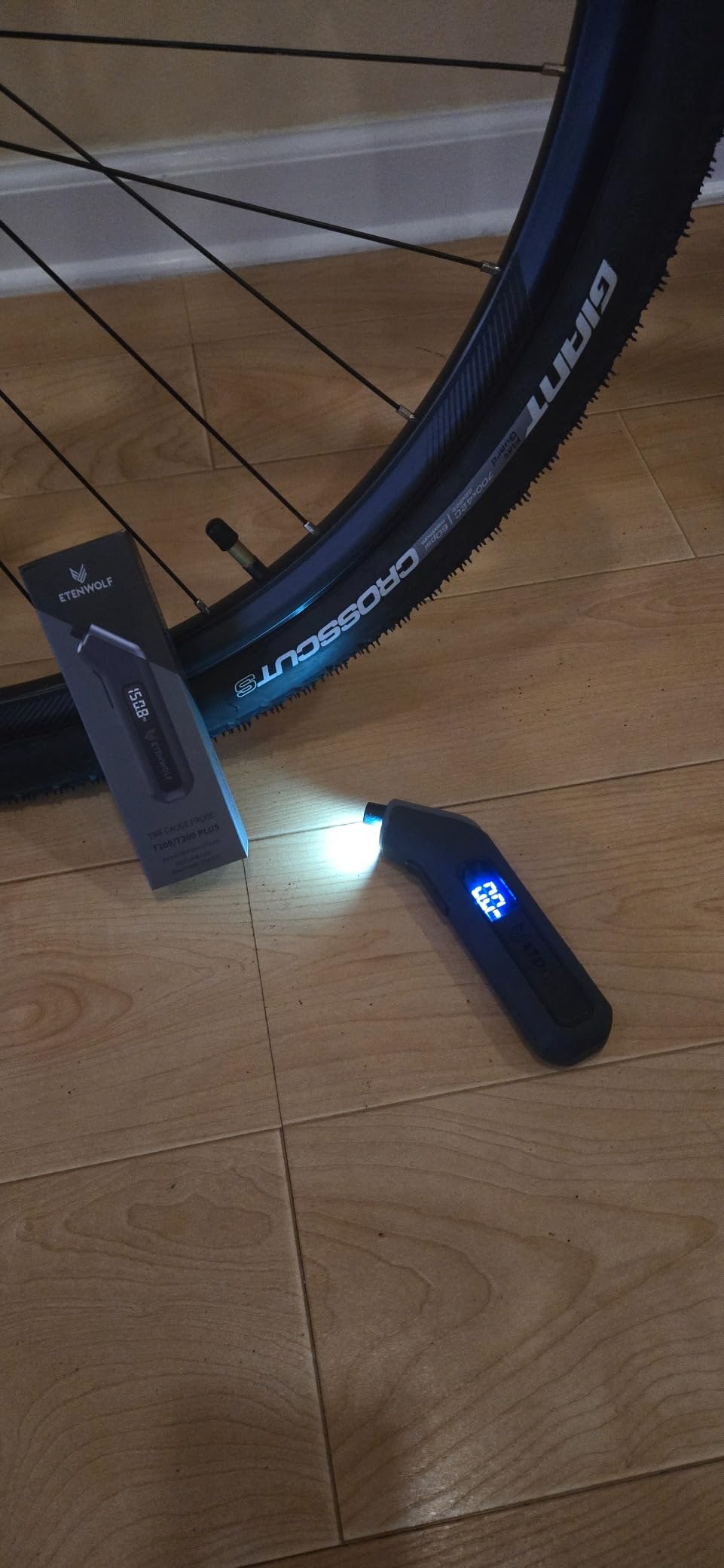 ETENWOLF T300 Digital Tire Pressure Gauge 200 PSI for Car, RV, Truck, Bikes customer photo 2