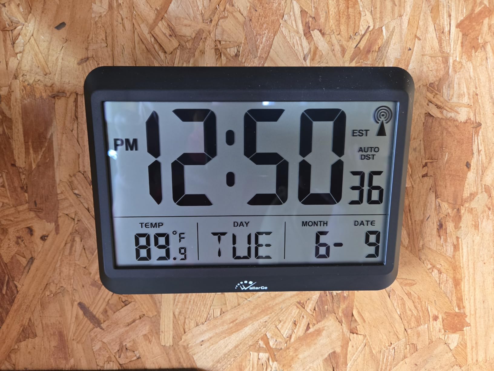 WallarGe Self-Setting Atomic Digital Wall Clock with Auto DST customer photo 2