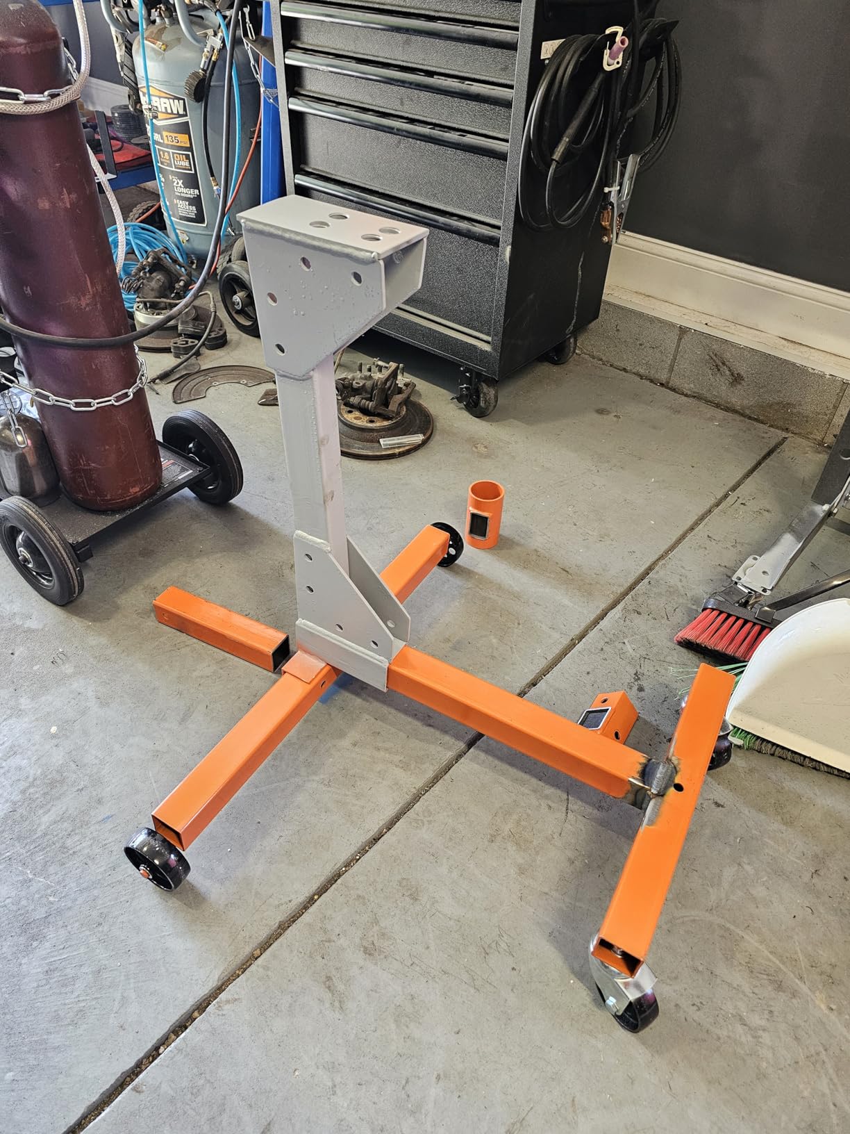 VEVOR Engine Stand, 750 lbs (3/8 Ton) Rotating Engine Motor Stand with 360 Degree Adjustable Head, Cast Iron Motor Hoist Dolly, 4-Caster, 4 Adjustable Arms, for Vehicle Maintenance, Auto Repair | Cast Iron Motor Hoist Dolly with 4 Caster Wheels and 4 Adjustable Arms, Ideal for Vehicle Maintenance, Engine Repair customer photo 2