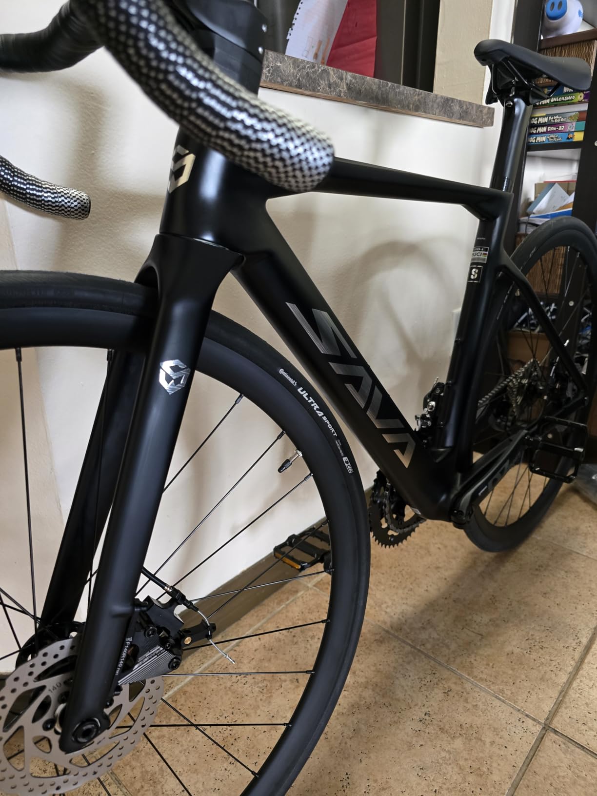 SAVADECK Carbon Disc Road Bike, Integrated Design Racing Bicycle Carbon Frame Carbon Fork with Shimano SORA R3000 Derailleur System 18 Speed Disc Brake Road Bike for Men or Women. customer photo 2