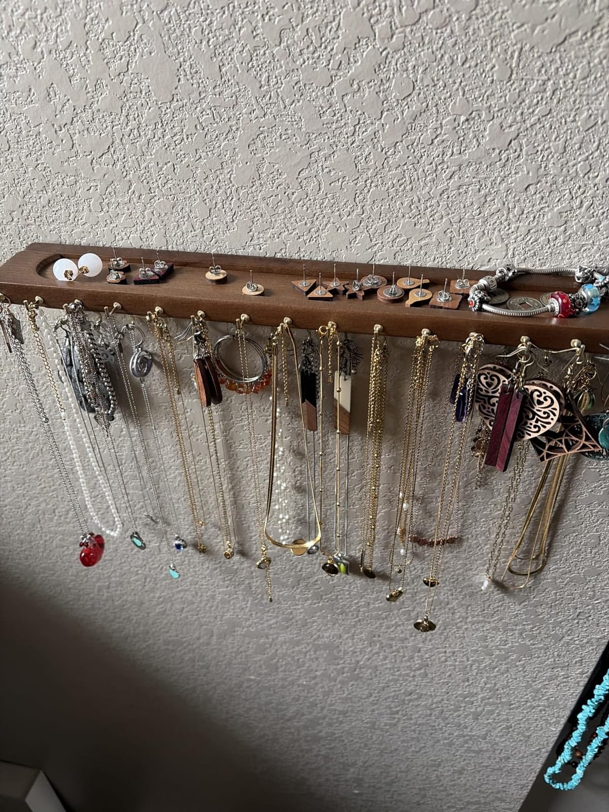 YYILIS Necklace Holder, Upgraded Extra Large Wall Necklace Organizer customer photo 1
