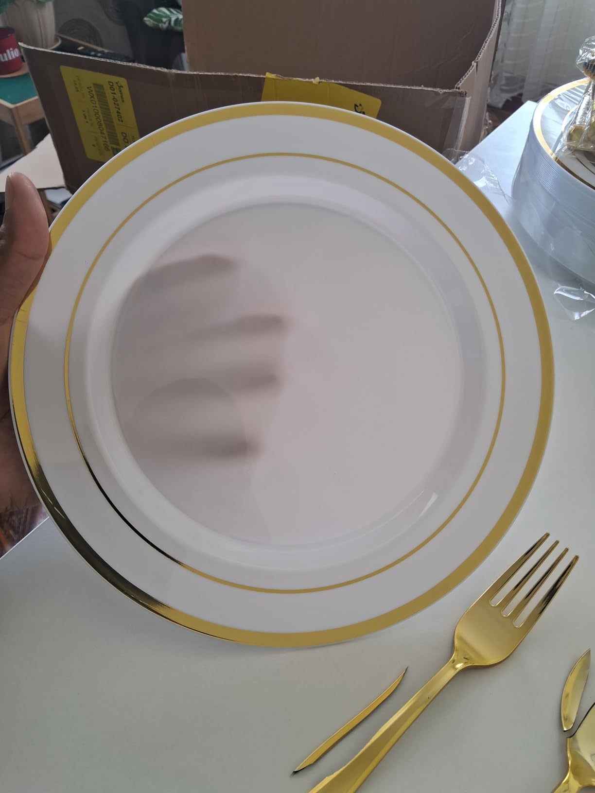 Goodluck 600 Pieces Gold Disposable Plastic Plates for 100 Guests customer photo 1