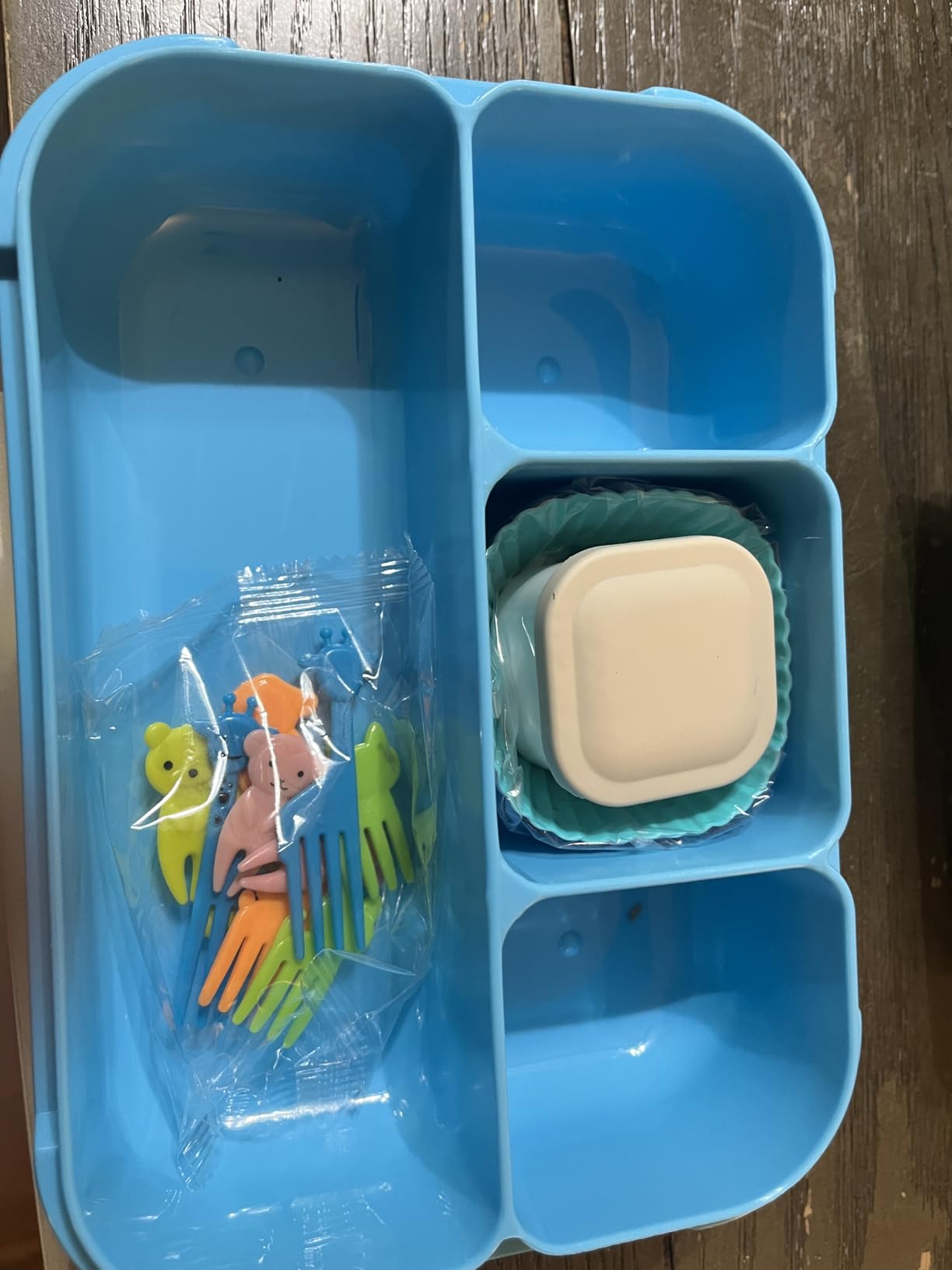 QQKO Bento Lunch Box for Kids Girls Boys, Toddler Kids Lunch Boxes for School, Lunch Containers for Adults with 4 Compartments, Sauce Container, Utensils, Food Picks and Muffin Cups, Purple customer photo 2