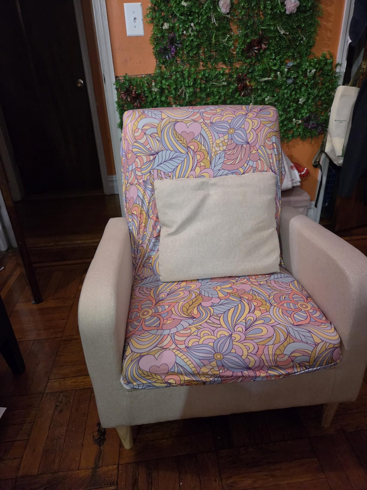 COLAMY Mid-Century Modern Upholstered Accent Chair with Back Pillow & Solid Wood Legs, Fabric Cozy Armchair for Living Room, Bedroom, Reading Nook, Apartment & Small Spaces, Beige customer photo 1