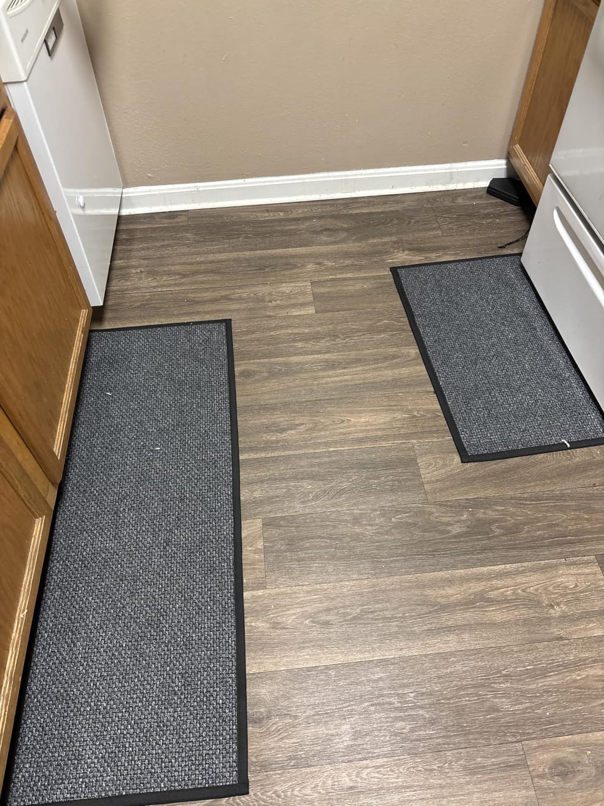 SUMLANS Kitchen Mat Set of 2 PCS, Cushioned Non Slip Rugs for Kitchen Floor, Absorbent Runner Comfort Standing Mats Washable for Kitchen, Office, Home (Brown, 17.3