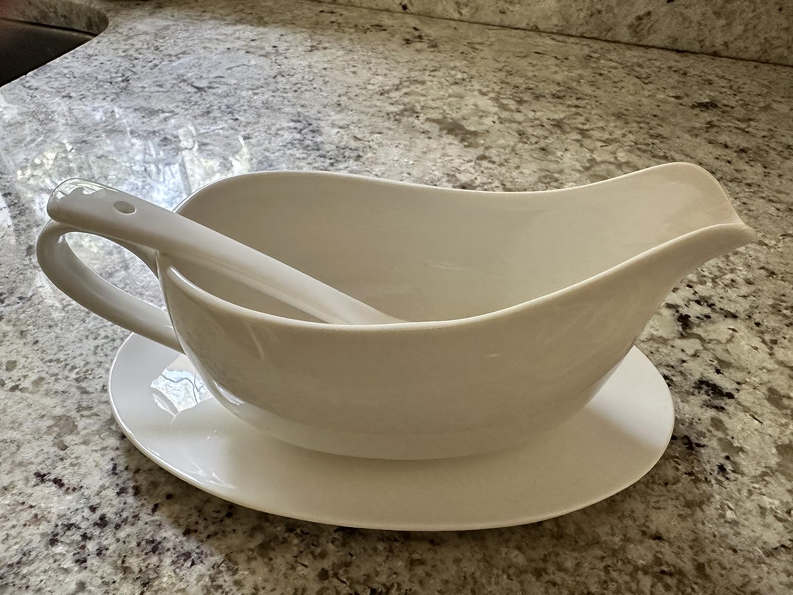 Qlans Gravy Boat With Ladle and Saucer 17 Oz,Ceramic Sauce Boat with Tray for Salad Dressings Milk,Warming Sauces,Creamer,Broth,Black Pepper,White (1 PCS New Gravy Boat With Ladle and Saucer) customer photo 2