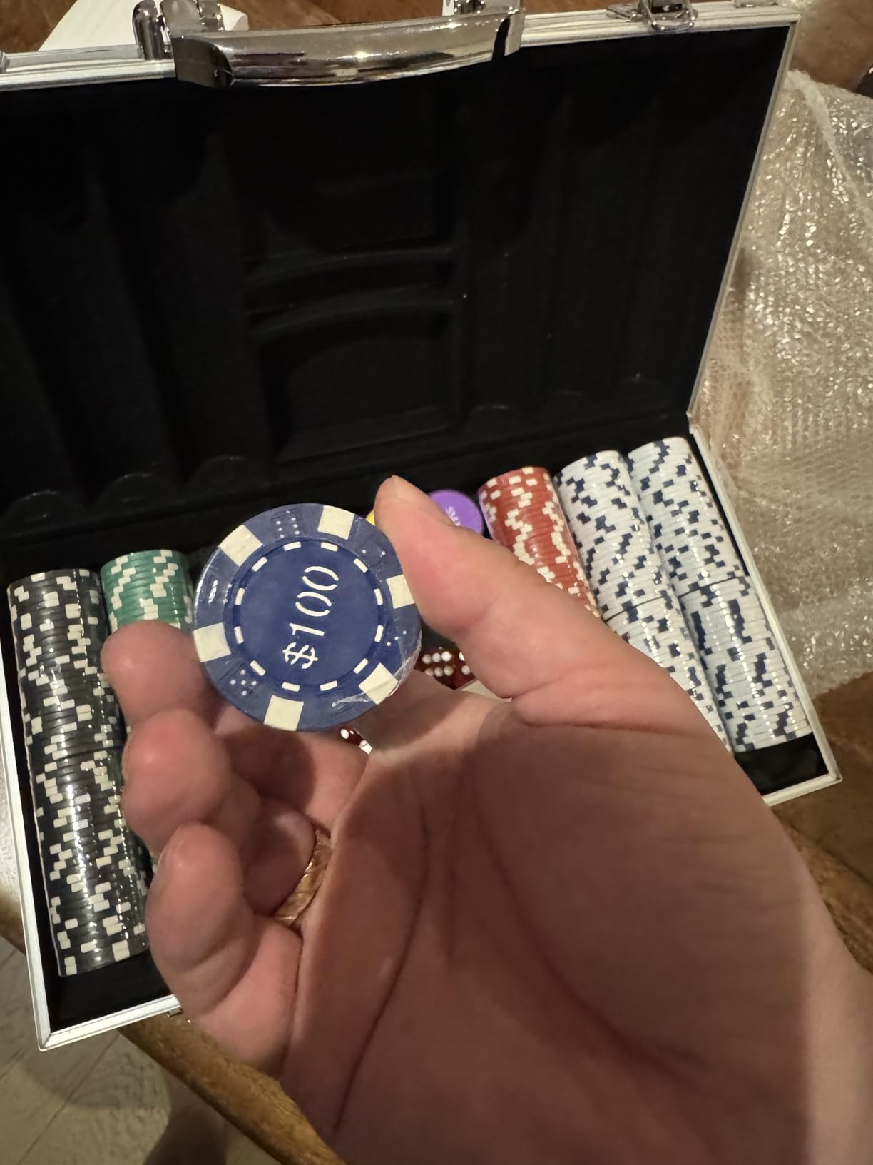 HEITOK 500pc Poker Chip Set 11.5g Iron Core Numbered Aluminum Case customer photo 2