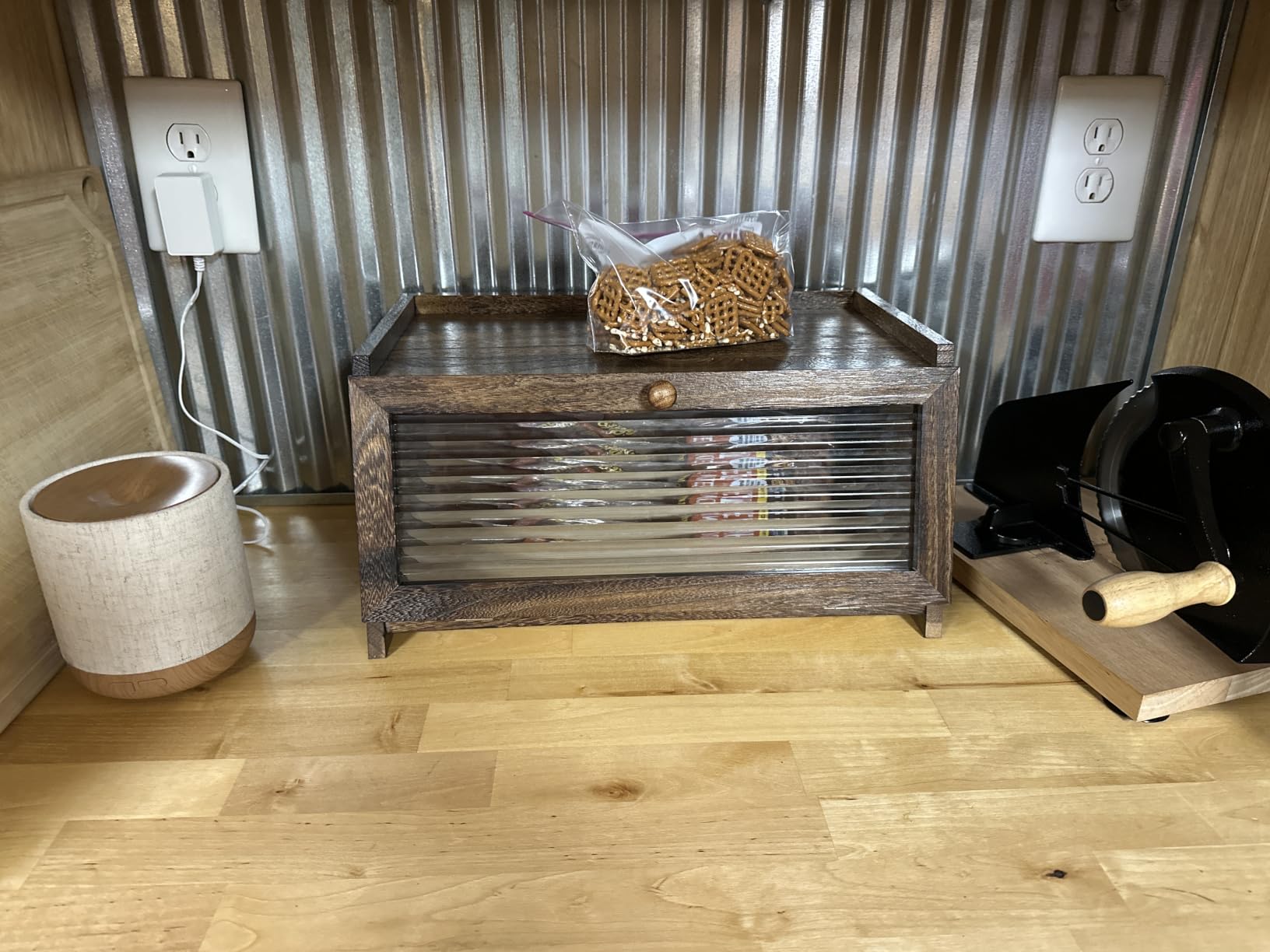 LOHASOK Bread Box for Kitchen Countertop,Black customer photo 2