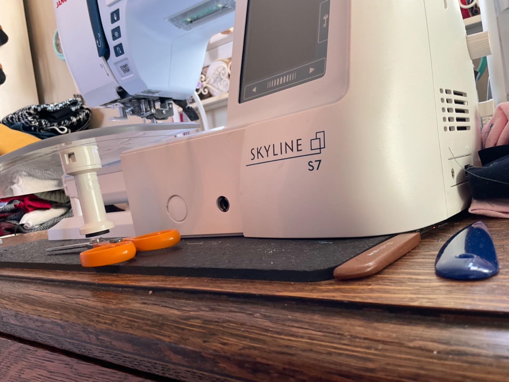Janome Extra Wide Table for Skyline, 9850, 9850LE, 9900 Sewing Machine Models - 12 in x 19.5 in, White customer photo 2
