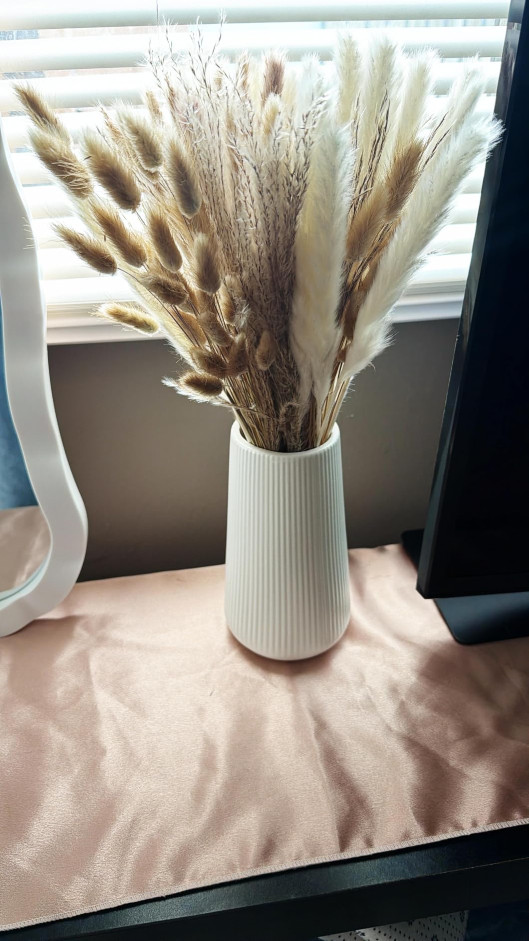 White Ceramic Vase, GUKJOB Small Cute Flower Vase for Pampas Grass, Home, Living Room, Dining Table, Farmhouse, Office Decor, Bedroom, Table, and Kitchen Shelf (White) customer photo 2