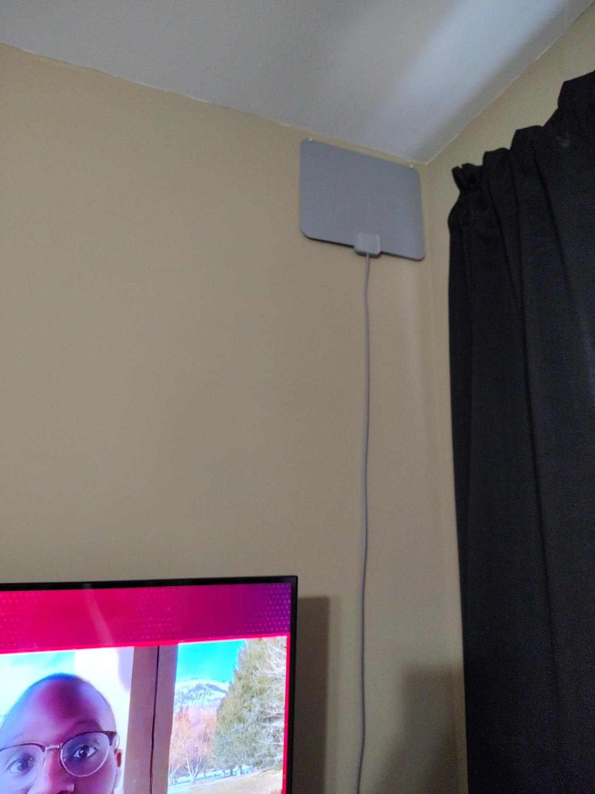 Mohu Leaf Amplified - Ultra-Thin Indoor TV Antenna, 60-Mile Range, Jolt Switch Amp, UHF VHF, Multi-Directional, 4K UHD, NEXTGEN TV - w/ 12 ft. Cable customer photo 1