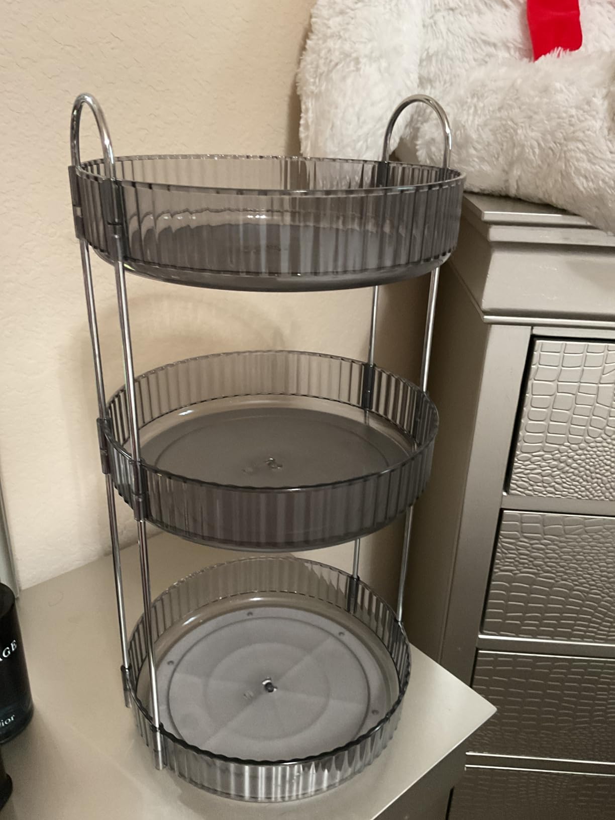 Aveniee 3-Tier 360° Rotating Makeup Organizer, Clear Spinning Perfume Cosmetic Storage for Vanity Countertop, Sturdy Metal Pole Skincare Holder Stand for Bathroom Dresser, White customer photo 1