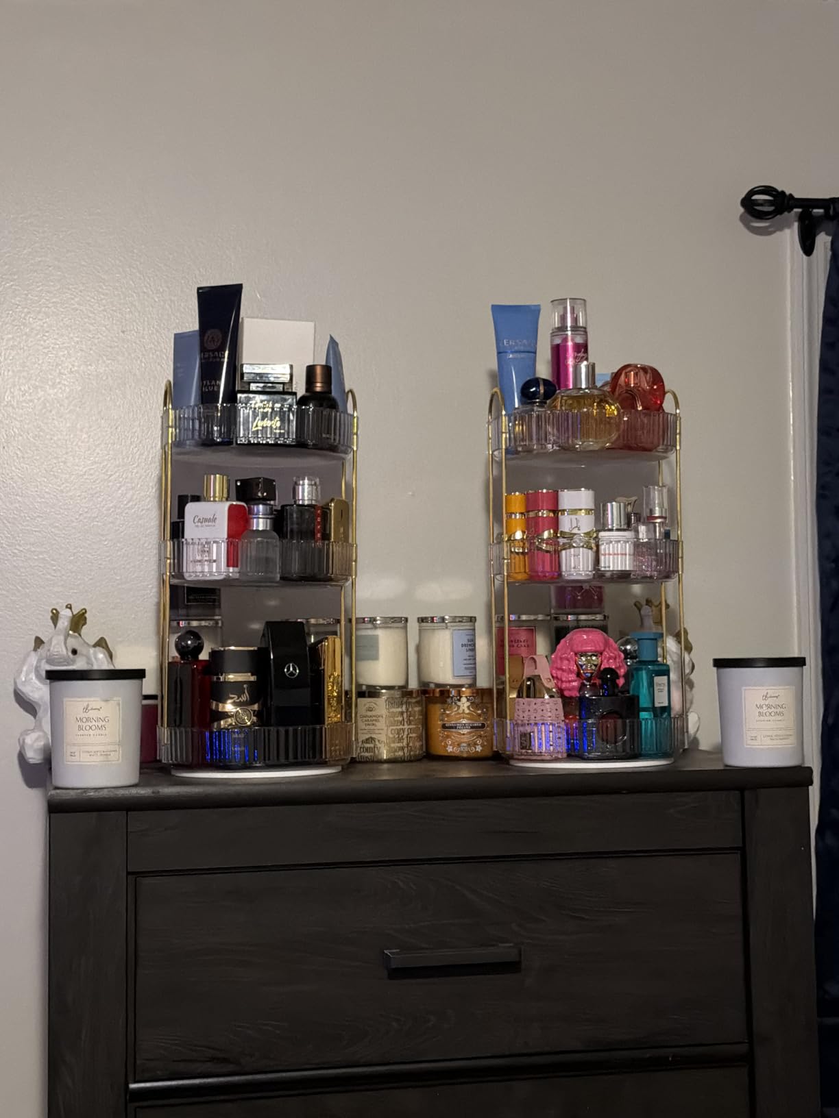 Aveniee 3-Tier 360° Rotating Makeup Organizer, Clear Spinning Perfume Cosmetic Storage for Vanity Countertop, Sturdy Metal Pole Skincare Holder Stand for Bathroom Dresser, White customer photo 2