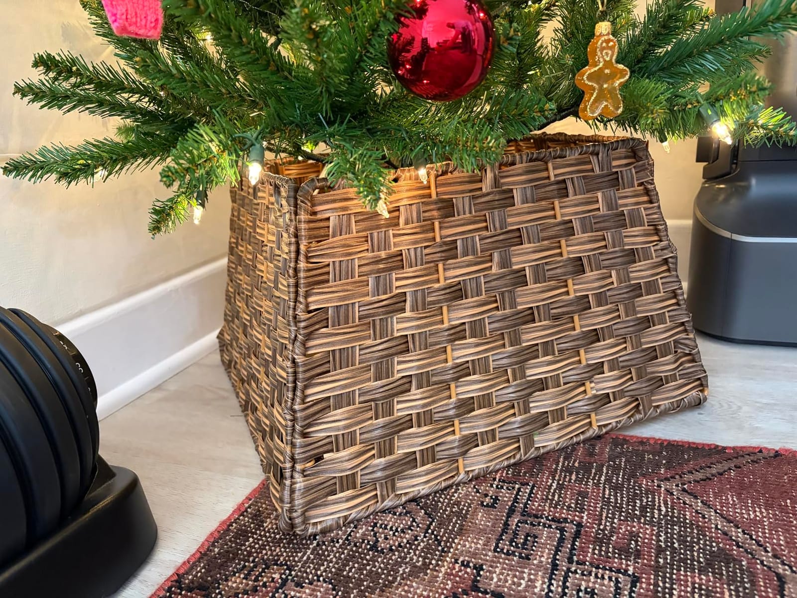Blissun Christmas Tree Collar, Plastic Rattan Xmas Tree Ring, Farmhouse Christmas Tree Collar, Christmas Tree Skirt for Artificial Christmas Trees Decoration, Brown customer photo 2