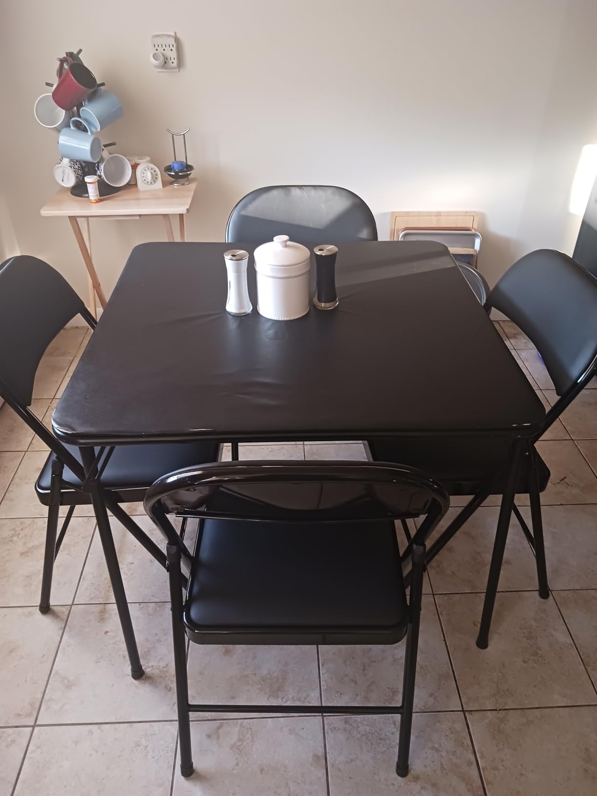 Nazhura Folding Chairs with Padded Vinyl Cushion Chairs with Comfortable Cushion and Durable Steel Frame for Home and Office, for Indoor and Outdoor Events (Black, Vinyl, 4 Pack) customer photo 2