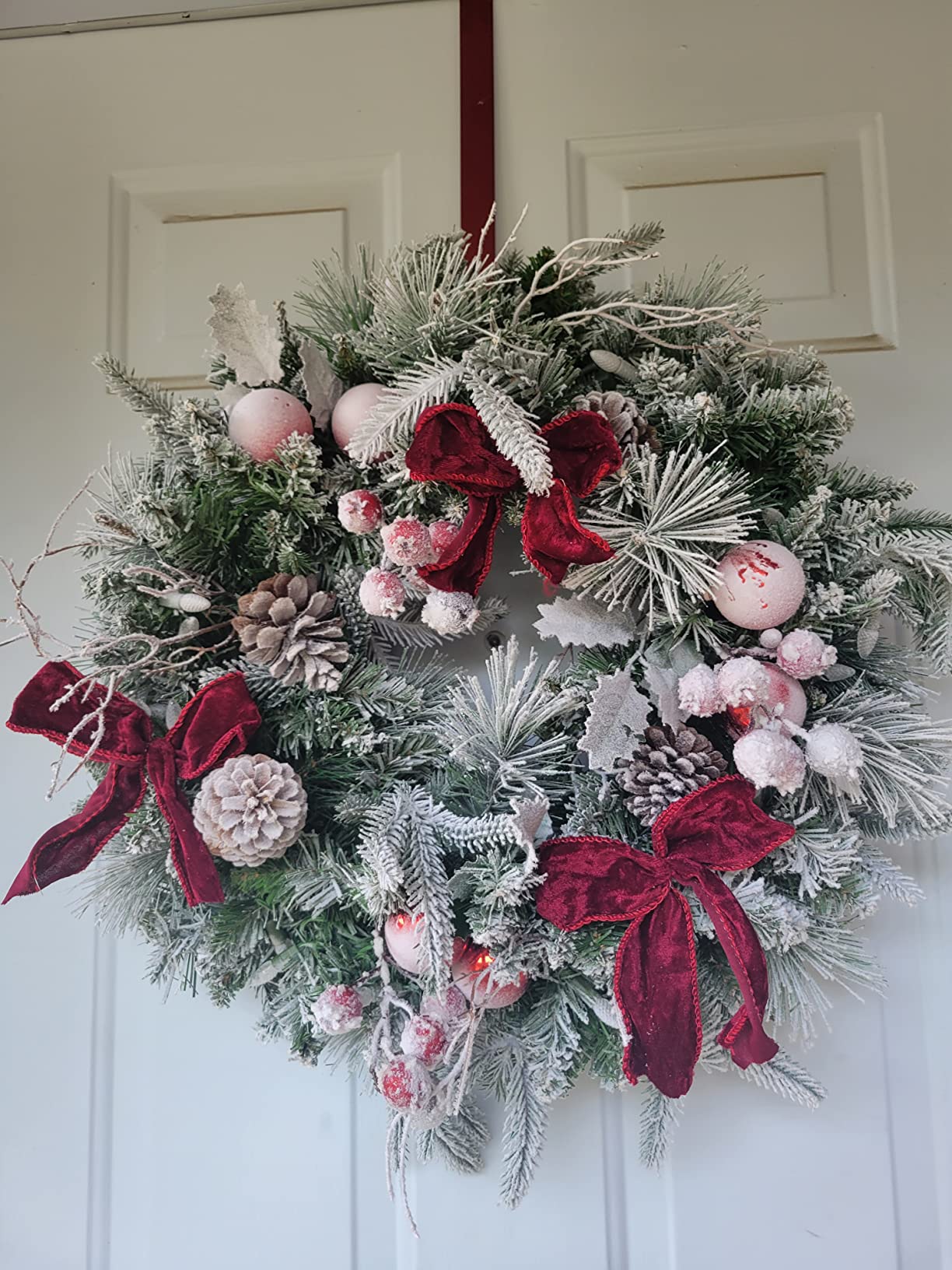 Pre-lit Snow Christmas Wreath with Red Balls,Berries and Bows,24 Inch 50 Battery Operated LED Lights,Holiday Decoration for Front Door Outdoor customer photo 1