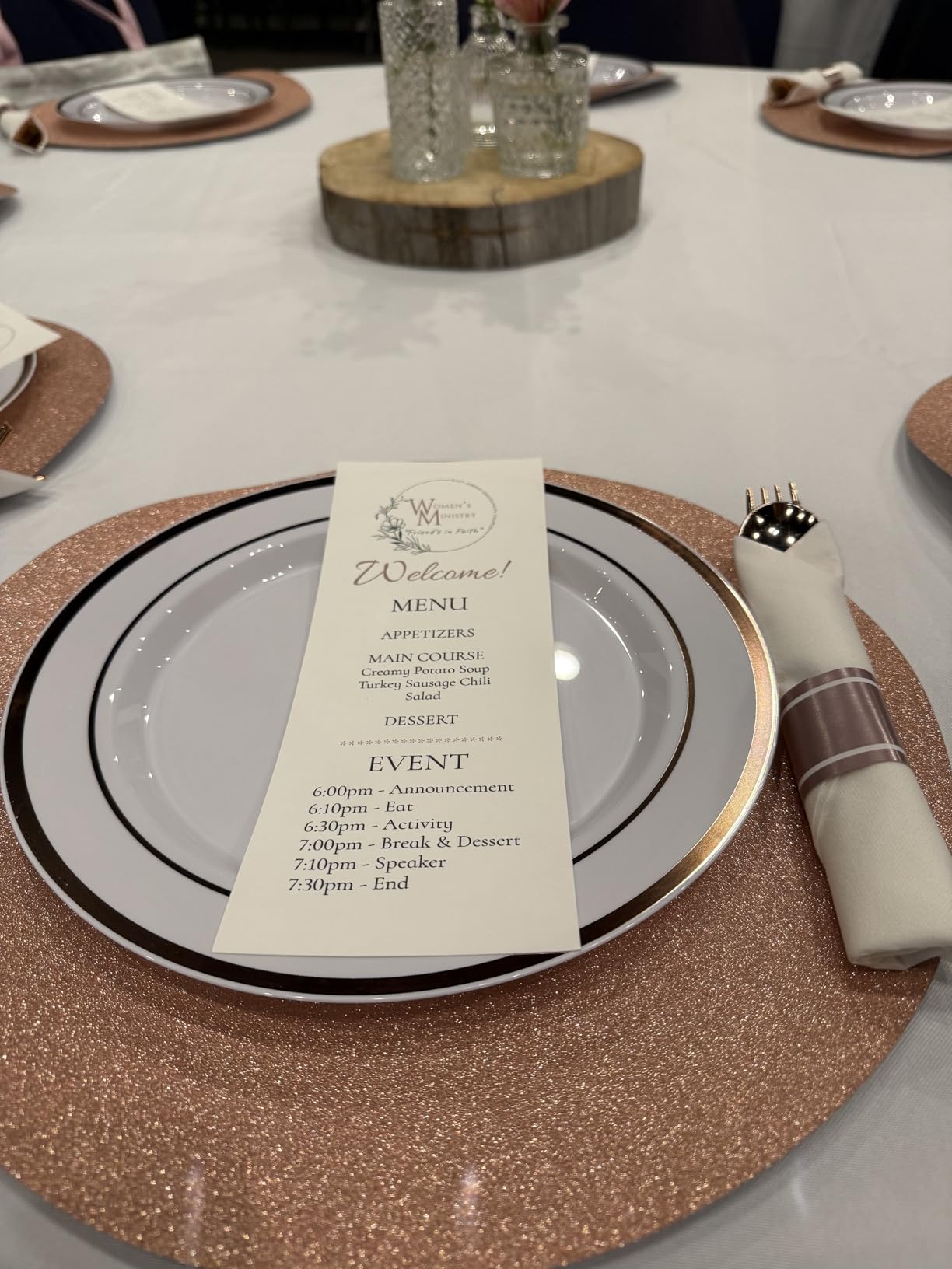 BESTVIP 350 Piece Gold Plastic Dinnerware Set for 50 Guests customer photo 1